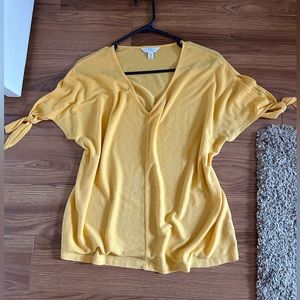 Yellow flowy short-sleeve V-neck top